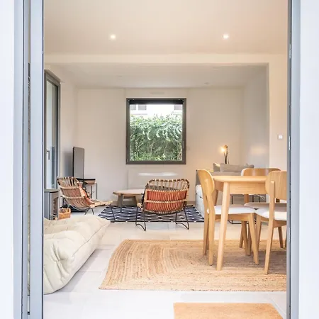Les Pins : Rez De Jardin Proche Holiday home *