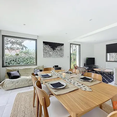 Les Pins : Rez De Jardin Proche Feriehus *