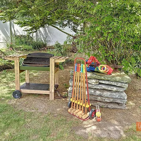 Les Pins : Rez De Jardin Proche Feriehus *