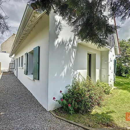 Les Pins : Rez De Jardin Proche Feriehus *