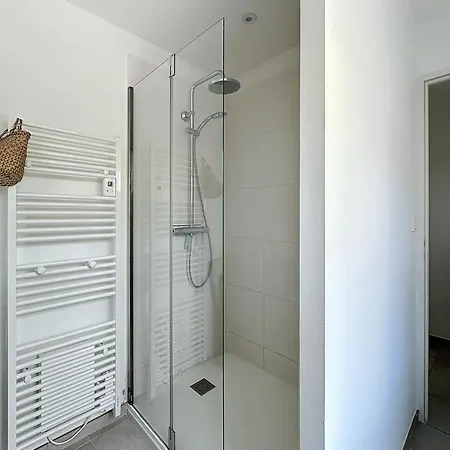 度假居 Les Pins : Rez De Jardin Proche *