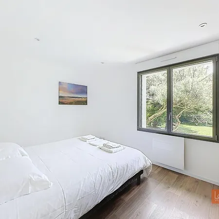 Les Pins : Rez De Jardin Proche * 昂布勒特斯