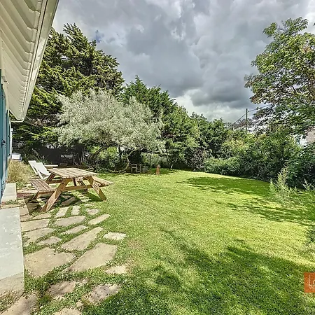 Les Pins : Rez De Jardin Proche