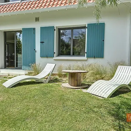 Les Pins : Rez De Jardin Proche 度假居 *