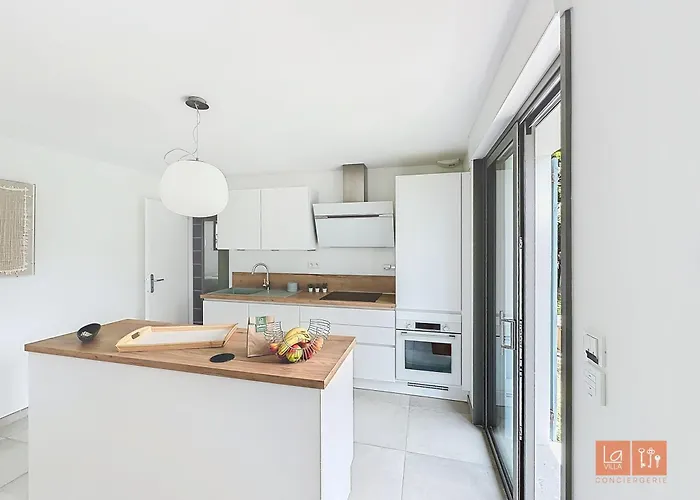 Vakantiehuis Les Pins : Rez De Jardin Proche *