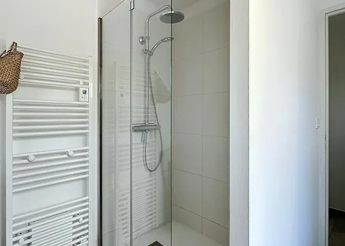 Vakantiehuis Les Pins : Rez De Jardin Proche *