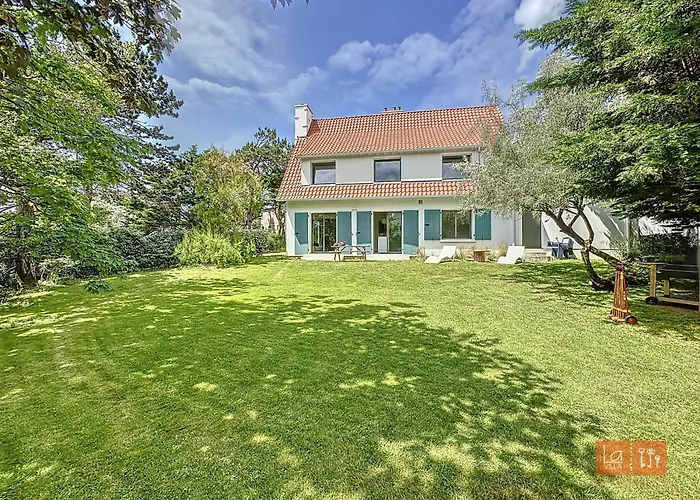 Les Pins : Rez De Jardin Proche *