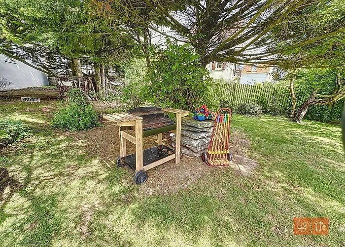 Vakantiehuis Les Pins : Rez De Jardin Proche